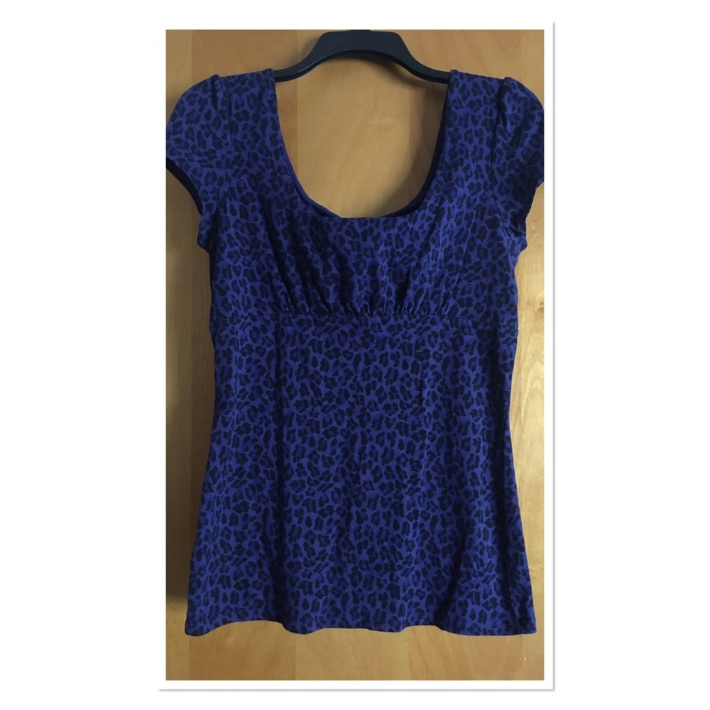 Gently used top. Bright blue/purple. Does stretch.